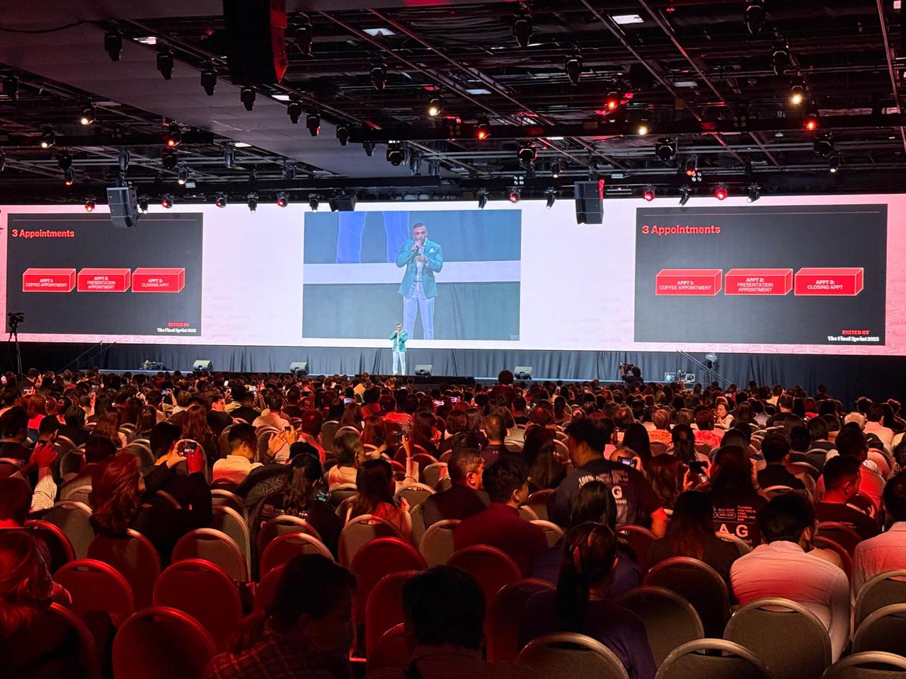Magesh Das delivering a motivational keynote to a professional audience