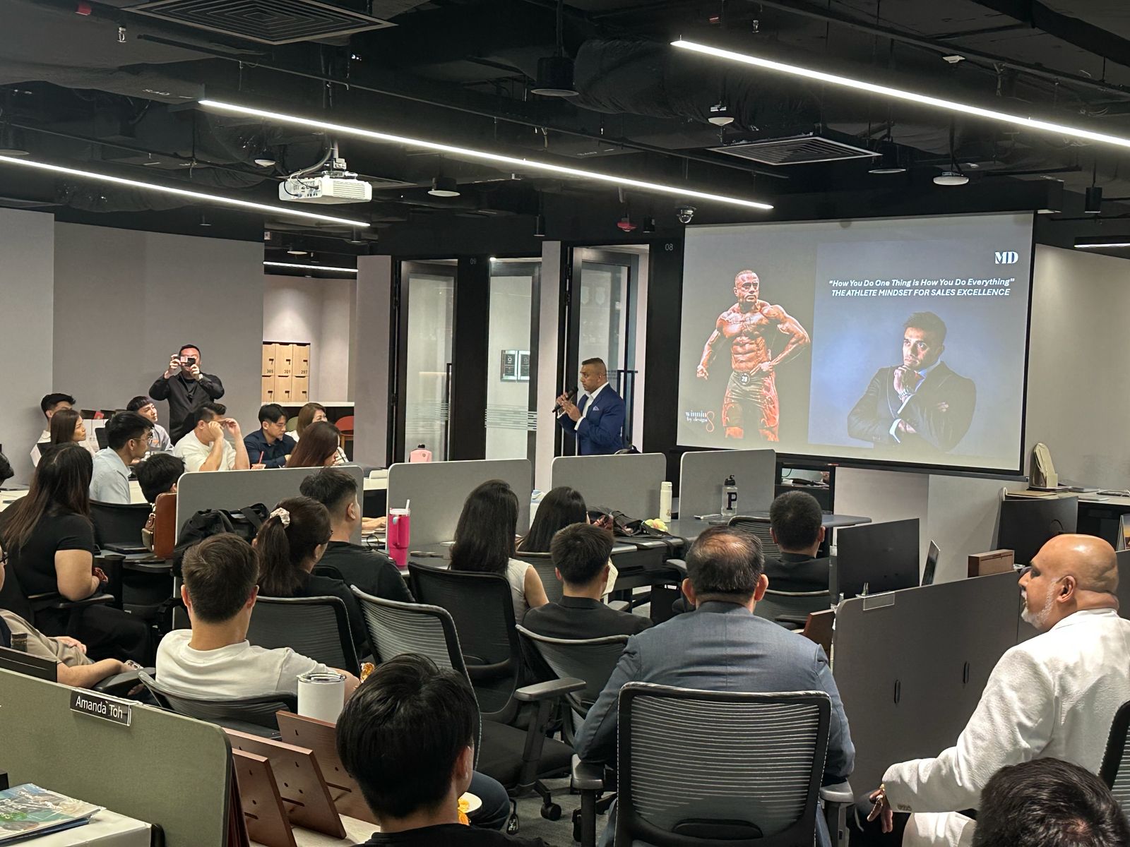 Magesh Das delivering financial advisor training and keynote speaking